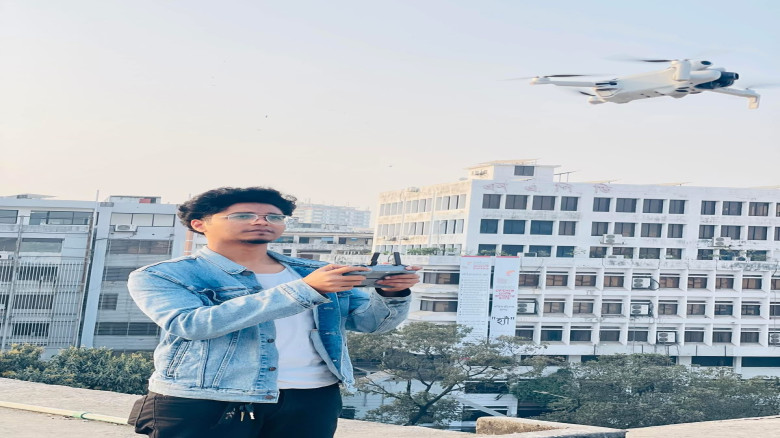 ক্যামেরার ফ্রেমে মঞ্চের নান্দনিকতা: ঢাবির আনজির আব্দুল্লাহর 